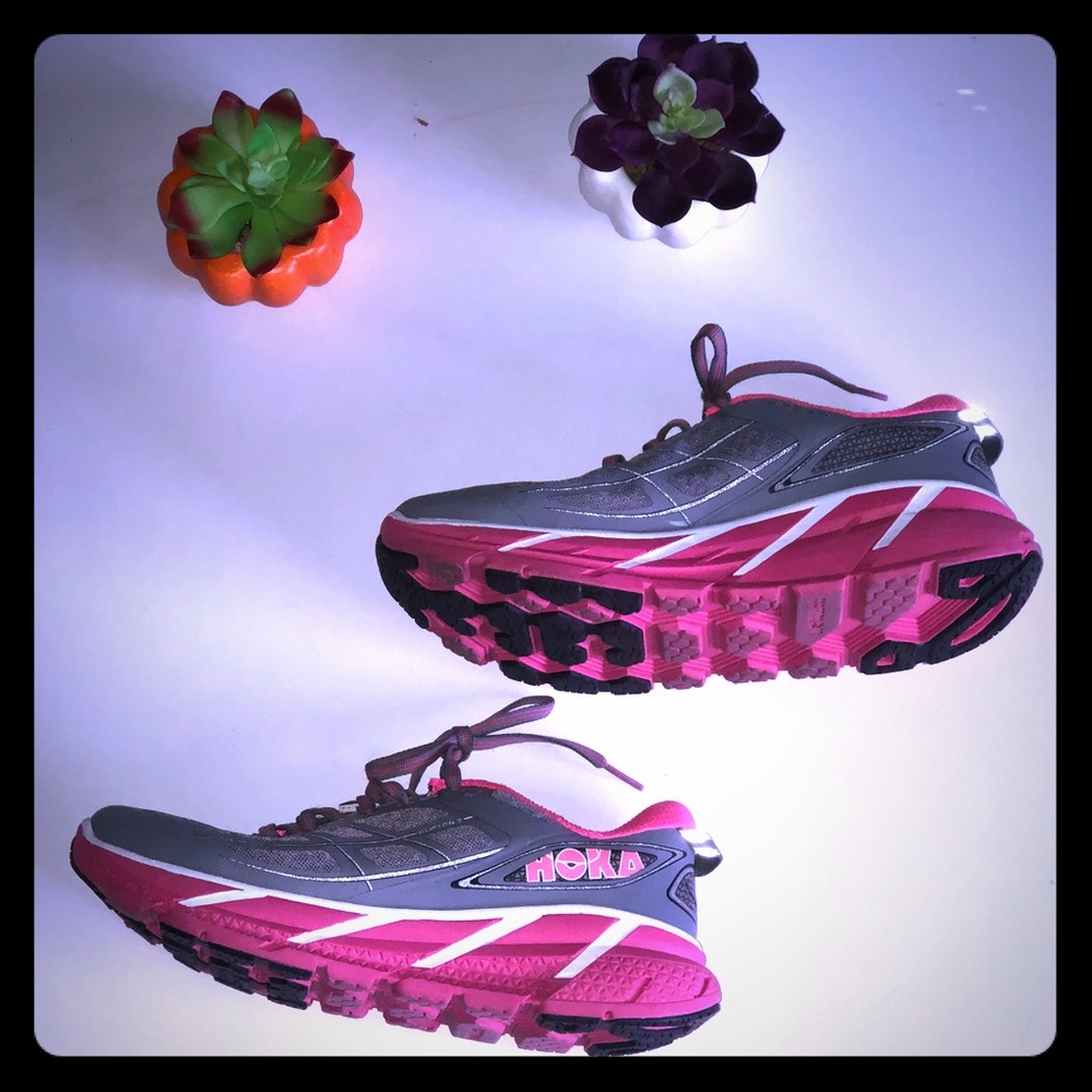 Women’s hoka running shoe 7.5 pink and gray